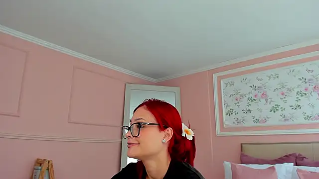 mae lyra online show from 04/28/26, 05:28
