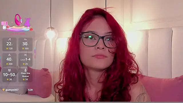 mae lyra online show from 12/15/25, 08:09