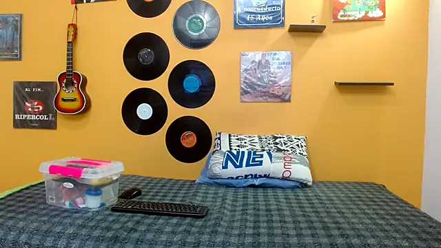 skinnyverus18 online show from 10/22/25, 06:51