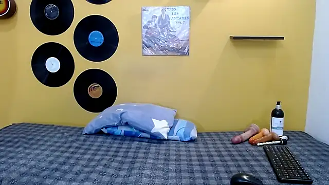 Snapshot of skinnyverus18 chatting on 03/22/26, 07:48 skinnyverus18 online show from 03/22/26, 07:48