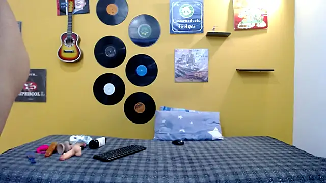 Snapshot of skinnyverus18 chatting on 02/13/26, 07:14 skinnyverus18 online show from 02/13/26, 07:14