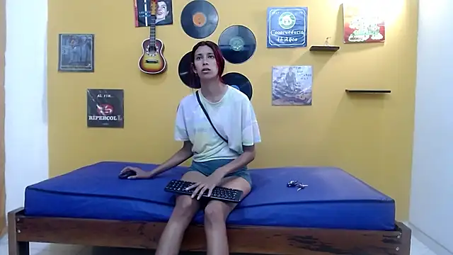 Snapshot of skinnyverus18 chatting on 03/23/26, 12:49 skinnyverus18 online show from 03/23/26, 12:49