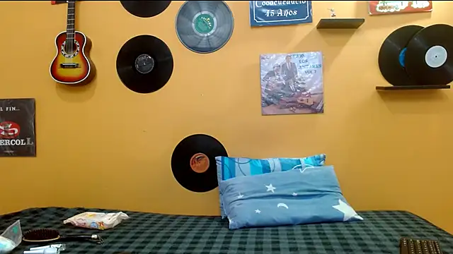 Snapshot of skinnyverus18 chatting on 01/08/26, 06:47 skinnyverus18 online show from 01/08/26, 06:47