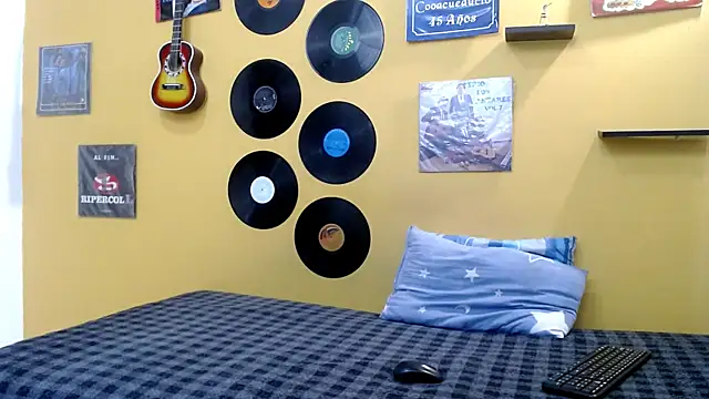 Snapshot of skinnyverus18 chatting on 04/08/26, 07:15 skinnyverus18 online show from 04/08/26, 07:15