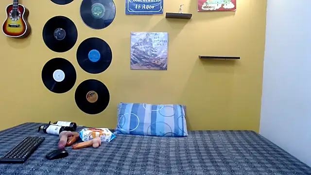 Snapshot of skinnyverus18 chatting on 04/03/26, 07:09 skinnyverus18 online show from 04/03/26, 07:09