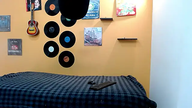 Snapshot of skinnyverus18 chatting on 03/14/26, 07:09 skinnyverus18 online show from 03/14/26, 07:09