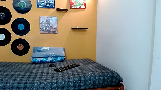 Snapshot of skinnyverus18 chatting on 03/13/26, 07:08 skinnyverus18 online show from 03/13/26, 07:08