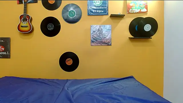 skinnyverus18 online show from 12/15/25, 07:31