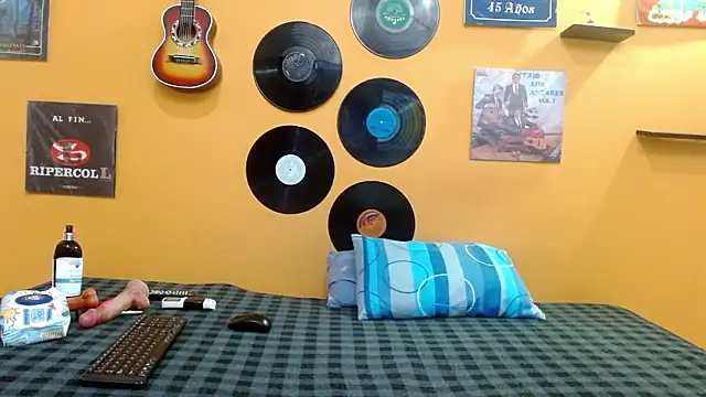 Snapshot of skinnyverus18 chatting on 02/02/26, 06:40 skinnyverus18 online show from 02/02/26, 06:40