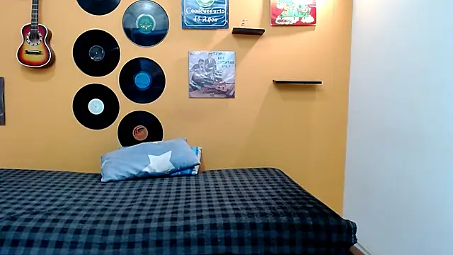 Snapshot of skinnyverus18 chatting on 02/16/26, 07:01 skinnyverus18 online show from 02/16/26, 07:01