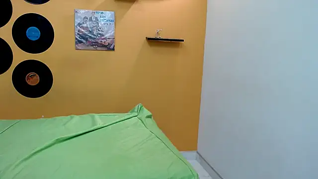 Snapshot of skinnyverus18 chatting on 02/26/26, 07:36 skinnyverus18 online show from 02/26/26, 07:36