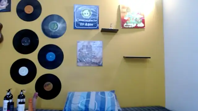 Snapshot of skinnyverus18 chatting on 04/07/26, 07:15 skinnyverus18 online show from 04/07/26, 07:15