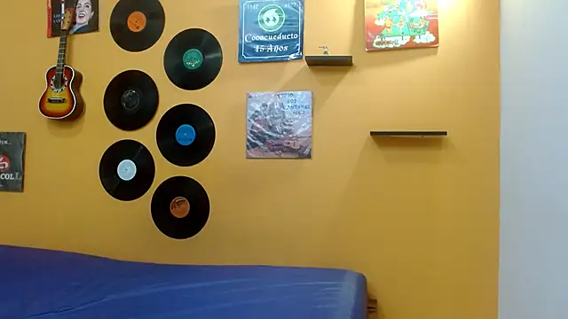 Snapshot of skinnyverus18 chatting on 02/04/26, 06:58 skinnyverus18 online show from 02/04/26, 06:58