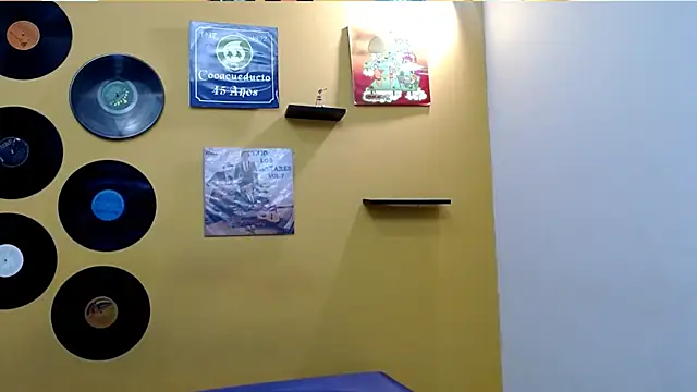 Snapshot of skinnyverus18 chatting on 04/13/26, 07:18 skinnyverus18 online show from 04/13/26, 07:18