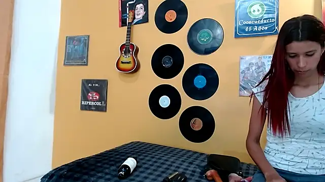 Snapshot of skinnyverus18 chatting on 03/03/26, 07:32 skinnyverus18 online show from 03/03/26, 07:32