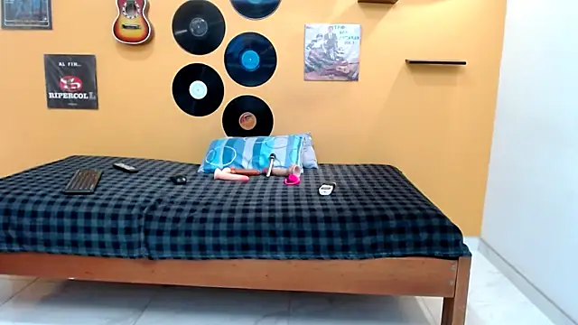 Snapshot of skinnyverus18 chatting on 02/09/26, 07:12 skinnyverus18 online show from 02/09/26, 07:12