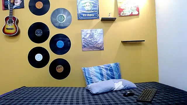 Snapshot of skinnyverus18 chatting on 04/09/26, 07:09 skinnyverus18 online show from 04/09/26, 07:09