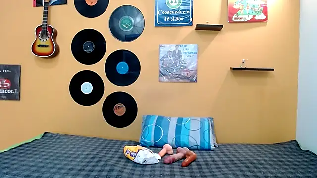 Snapshot of skinnyverus18 chatting on 02/27/26, 06:41 skinnyverus18 online show from 02/27/26, 06:41