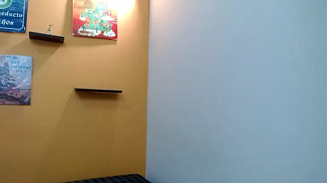 Snapshot of skinnyverus18 chatting on 04/04/26, 06:47 skinnyverus18 online show from 04/04/26, 06:47