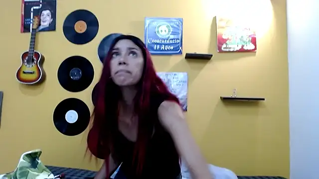 Snapshot of skinnyverus18 chatting on 03/05/26, 07:32 skinnyverus18 online show from 03/05/26, 07:32