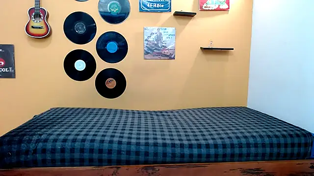 Snapshot of skinnyverus18 chatting on 03/08/26, 07:17 skinnyverus18 online show from 03/08/26, 07:17