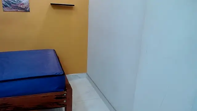 Snapshot of skinnyverus18 chatting on 04/06/26, 07:15 skinnyverus18 online show from 04/06/26, 07:15