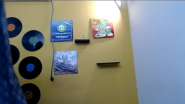 skinnyverus18 online show from 05/13/26, 07:32