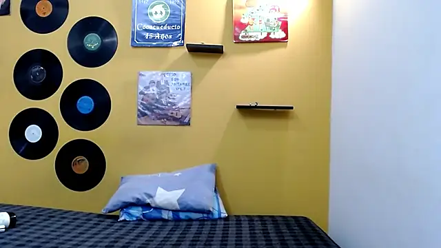 Snapshot of skinnyverus18 chatting on 03/16/26, 07:49 skinnyverus18 online show from 03/16/26, 07:49