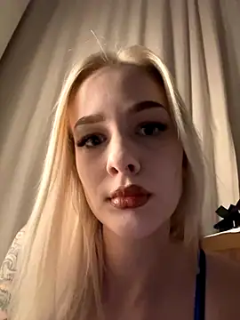 DaryaDoll online show from 11/18/25, 09:07