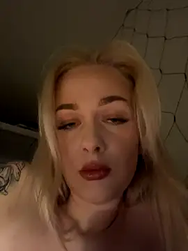 DaryaDoll online show from 12/17/25, 10:15