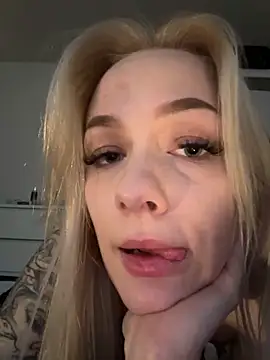 DaryaDoll online show from 12/18/25, 12:53