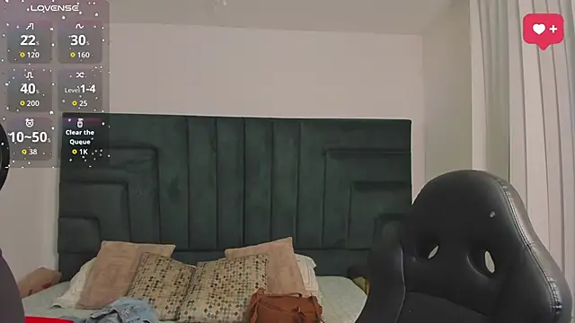 SaraWagner  online show from 04/01/26, 12:13