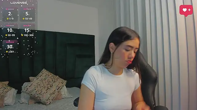 SaraWagner  online show from 09/15/25, 12:11