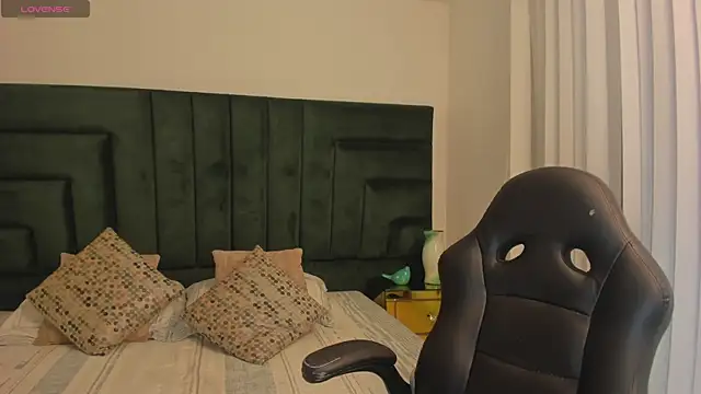 SaraWagner  online show from 10/24/25, 12:09