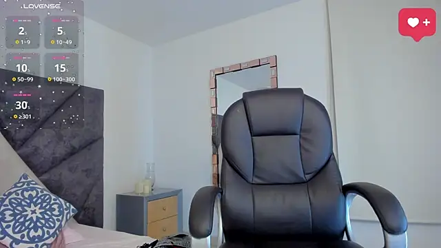 SaraWagner  online show from 10/11/25, 12:11