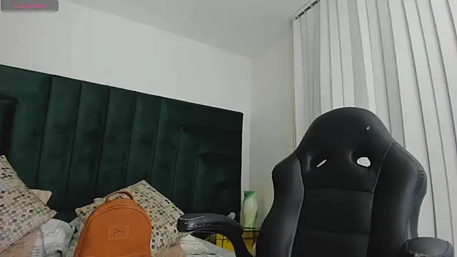 SaraWagner  online show from 10/20/25, 12:24