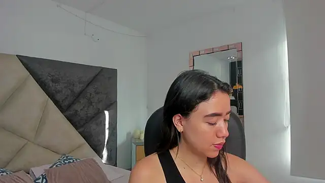 SaraWagner  online show from 07/02/26, 12:22