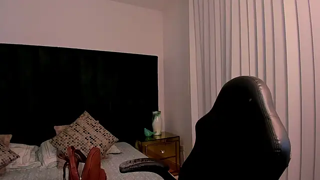 SaraWagner  online show from 04/11/26, 12:18