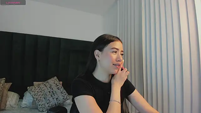 SaraWagner  online show from 10/01/25, 06:01