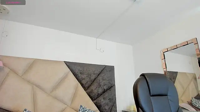 SaraWagner  online show from 09/25/25, 06:03