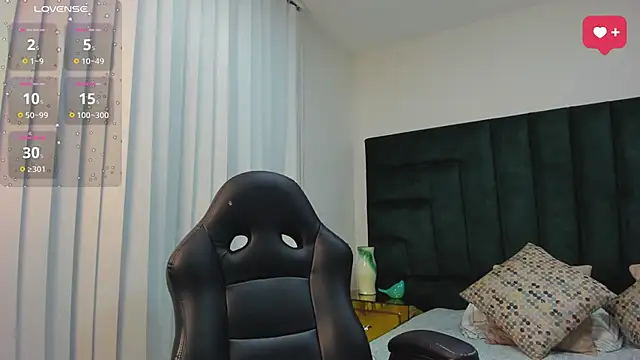 SaraWagner  online show from 09/29/25, 12:17