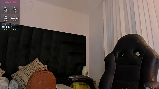 SaraWagner  online show from 12/23/25, 12:11