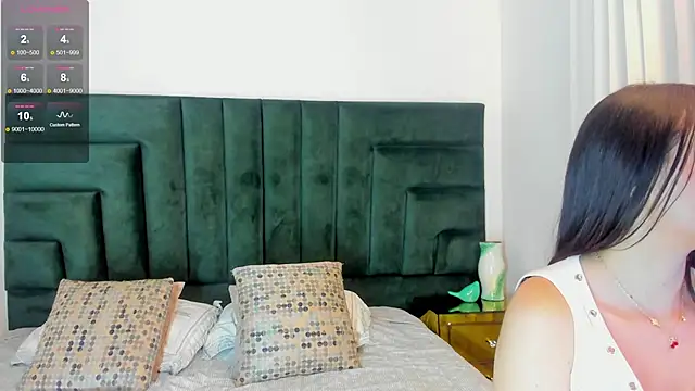 SaraWagner  online show from 11/29/25, 12:11