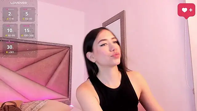 SaraWagner  online show from 10/30/25, 01:04