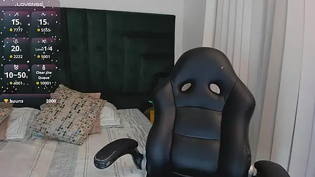 SaraWagner  online show from 10/26/25, 12:11