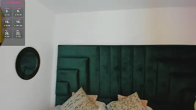 SaraWagner  online show from 10/31/25, 12:40