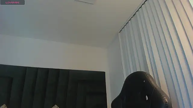 SaraWagner  online show from 09/30/25, 06:03