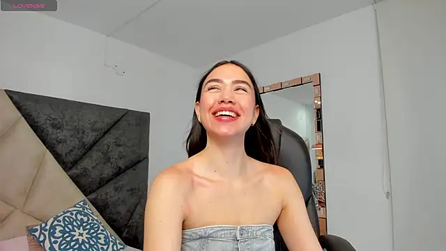 SaraWagner  online show from 10/10/25, 12:11