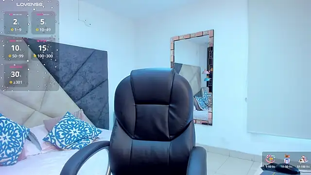 SaraWagner  online show from 10/13/25, 05:58