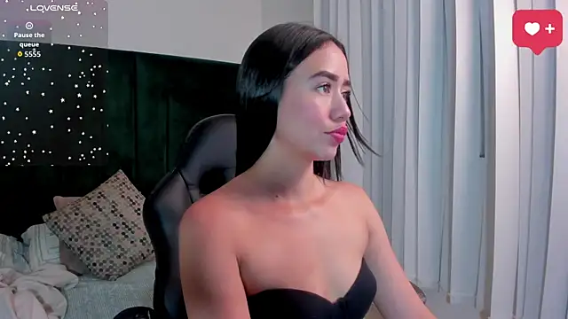 SaraWagner  online show from 04/07/26, 12:12